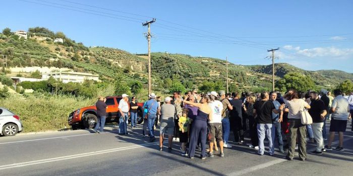 Ηράκλειο: Διαμαρτυρία πολιτών κατά της δημιουργίας κλειστής δομής κράτησης μεταναστών