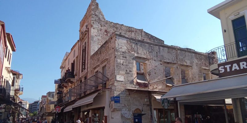 ΕΥΕΛΠΙΣΤΟΥΜΕΝ…