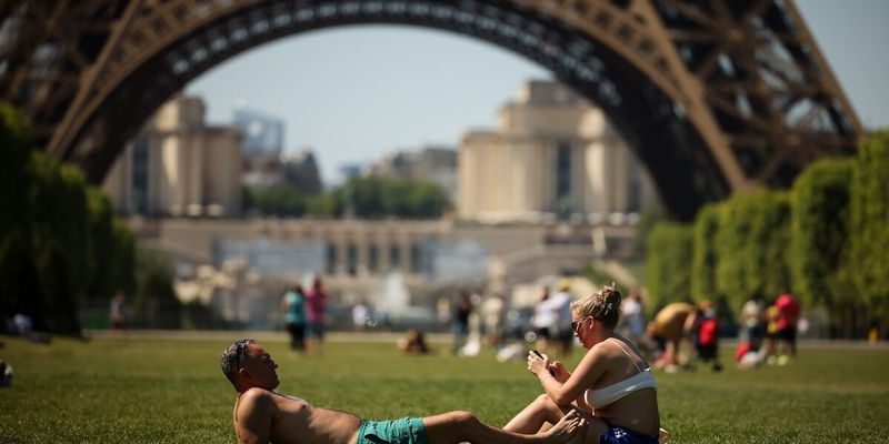 «Κόκκινος» συναγερμός: Πρωτοφανείς καύσωνες με 40 βαθμούς σε Γερμανία, Γαλλία και Ιταλία