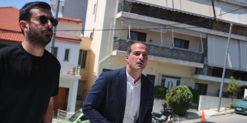 Κηδεία του πρώην βουλευτή του ΣΥΡΙΖΑ-ΠΣ και δημοσιογράφου Νάσου Αθανασίου στον  Ιερό Ναό Μεταμορφώσεως του Σωτήρος στα Άνω Βριλήσσια. Πέμπτη 4 Ιουνίου 2026   (ΣΩΤΗΡΗΣ ΔΗΜΗΤΡΟΠΟΥΛΟΣ / EUROKINISSI)