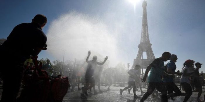 Δύσκολη νύχτα σε Παρίσι, Λονδίνο και Μαδρίτη: Σφοδρό κύμα καύσωνα με θερμοκρασίες άνω των 40 βαθμών