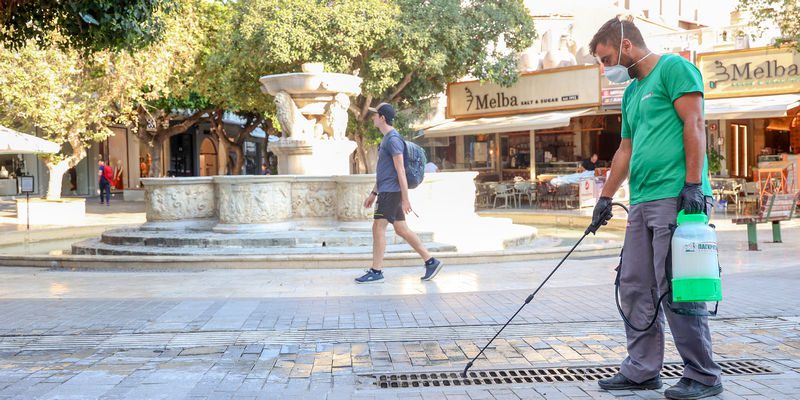 Συνεχίζεται με εντατικούς ρυθμούς η απεντόμωση και απολύμανση σχαρών και φρεατίων από τη ΔΕΥΑΗ
