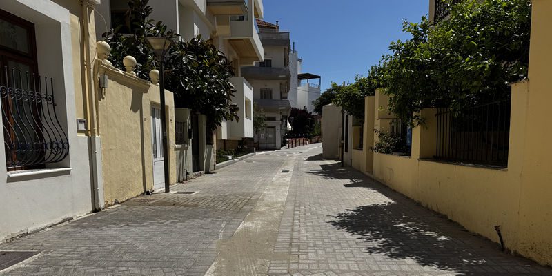 Ολοκληρώθηκε η ανακατασκευή και του πεζοδρομημένου τμήματος της Ταξιάρχου Μαρκοπούλου