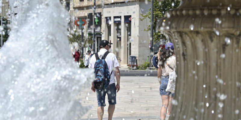 Υψηλές θερμοκρασίες στην Αθήνα.  Τρίτη 7 Ιουλίου 2026   (ΜΙΧΑΛΗΣ ΠΑΠΑΝΙΚΟΛΑΟΥ / EUROKINISSI)