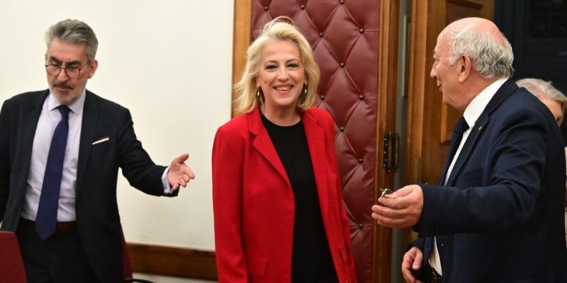 Πρόεδρος του ΣΥΡΙΖΑ η Ρένα Δούρου