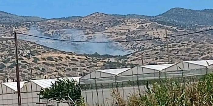 Φωτιές σε Ιεράπετρα και Ηράκλειο: Μήνυμα 112 για εκκένωση του οικισμού Μπραμιανά – Ριπές 7 μποφόρ