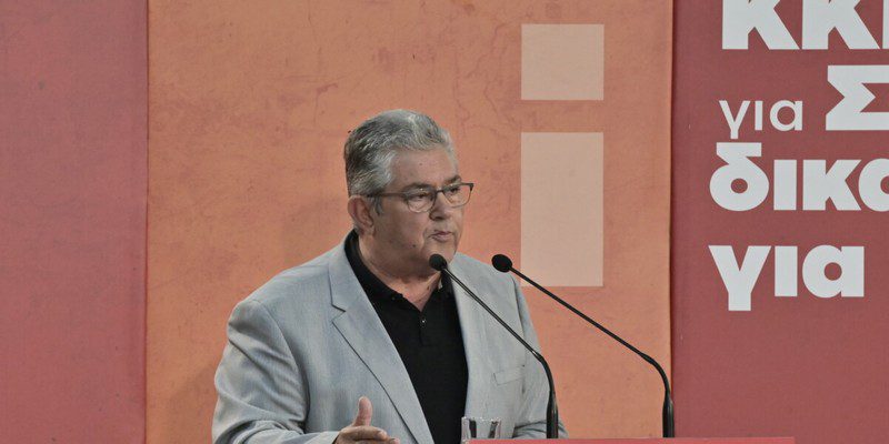 ΟΜΙΛΙΑ ΤΟΥ ΓΓ ΤΗΣ ΚΕ ΤΟΥ ΚΚΕ ΔΗΜΗΤΡΗ ΚΟΥΤΣΟΥΜΠΑ ΣΕ ΕΚΔΗΛΩΣΗ ΤΗΣ ΚΟΑ ΓΙΑ ΤΟ ΔΙΚΑΙΩΜΑ ΣΤΗ ΣΤΕΓΗ (ΜΙΧΑΛΗΣ ΠΑΠΑΝΙΚΟΛΑΟΥ/EUROKINISSI)