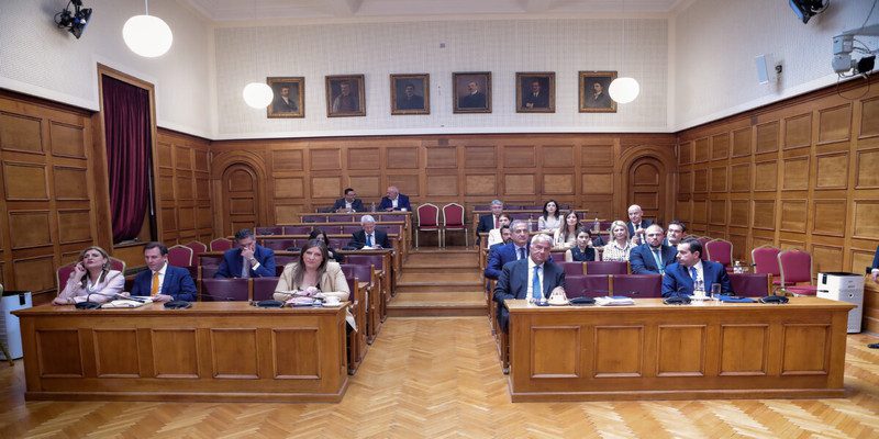 Συζήτηση και λήψη απόφασης επί των υποβληθέντων, από Μέλη της Επιτροπής, κάτωθι αιτημάτων α) με αρ. πρωτ. 4180/2.6.2026, από την Κ.Ο. "ΠΑΣΟΚ - ΚΙΝΗΜΑ ΑΛΛΑΓΗΣ" β) με αρ. πρωτ. 4344/9.6.2026 και 4680/17.6.2026, από την Κ.Ο.  "ΣΥΡΙΖΑ - ΠΡΟΟΔΕΥΤΙΚΗ ΣΥΜΜΑΧΙΑ"  γ) με αρ. πρωτ. 4361/9.6.2026, από την Κ.Ο. "ΚΟΜΜΟΥΝΙΣΤΙΚΟ ΚΟΜΜΑ ΕΛΛΑΔΑΣ"  δ) με αρ. πρωτ. 4333/8.6.2026 και 4587/15.6.2026, από την Κ.Ο. "ΕΛΛΗΝΙΚΗ ΛΥΣΗ - ΚΥΡΙΑΚΟΣ ΒΕΛΟΠΟΥΛΟΣ"  ε) με αρ. πρωτ. 4370/9.6.2026 και 4538/12.6.2026, από την Κ.Ο. "ΔΗΜΟΚΡΑΤΙΚΟ ΠΑΤΡΙΩΤΙΚΟ ΚΙΝΗΜΑ - ΝΙΚΗ"  και στ) με αρ. πρωτ. 4552/12.6.2026, από την Κ.Ο. "ΠΛΕΥΣΗ ΕΛΕΥΘΕΡΙΑΣ - ΖΩΗ ΚΩΝΣΤΑΝΤΟΠΟΥΛΟΥ"   Τετάρτη 8 Ιουλίου 2026   (ΣΩΤΗΡΗΣ ΔΗΜΗΤΡΟΠΟΥΛΟΣ / EUROKINISSI)