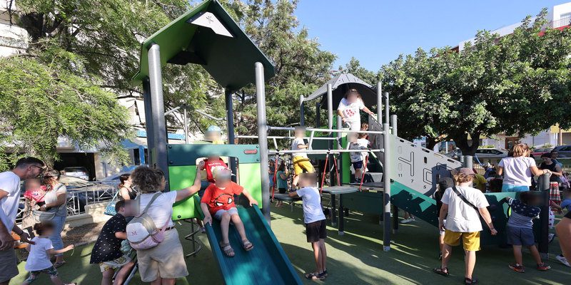 Παραδόθηκε σε χρήση η νέα παιδική χαρά στην πλατεία Νικαίας